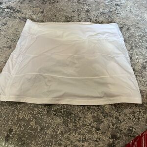 Only worn 2/3 times. Excellent condition white skirt
